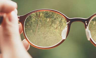 Simplified Speech #049 – Wearing glasses